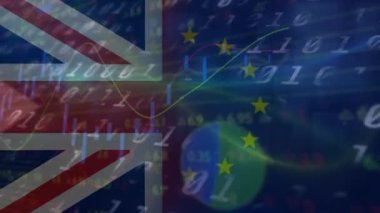 Avrupa Birliği ve Birleşik Krallık bayrağı üzerinde veri işleme animasyonu. Küresel iş, finans, brexit ve dijital arayüz kavramı dijital olarak oluşturulmuş video.