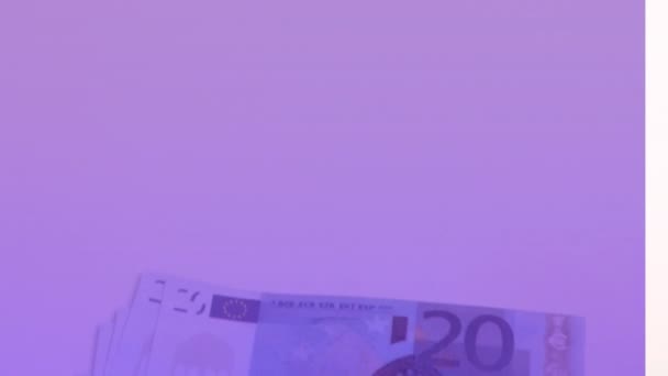 Анимация Крупным Планом Банкнот Евро Летящих Фиолетовом Фоне Концепция Глобальной — стоковое видео