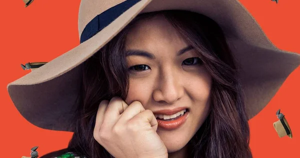 Retrato Cerca Una Joven Mujer Asiática Sonriente Que Usa Sombrero — Foto de Stock