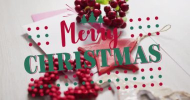 Noel süsleri ve zarflarla ilgili mutlu noel mesajlarının animasyonu. Noel, gelenek ve kutlama konsepti dijital olarak oluşturuldu.