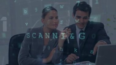 Ofisteki çeşitli iş adamları üzerinde bağlantılar ve veri işleme ağının animasyonu. Küresel finansman, iş ve dijital arayüz kavramı dijital olarak oluşturulmuş video.