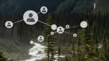 Manzara üzerindeki insan simgeleriyle bağlantı ağının animasyonu. Küresel ağlar, bağlantılar, seyahat ve doğa konsepti dijital olarak oluşturulmuş video.