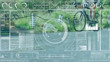 Bisiklet ve kadın bisikletçi üzerinde istatistik ve veri işleme animasyonu. Küresel spor ve veri işleme kavramı dijital olarak oluşturulmuş video.