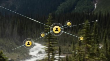 Manzara üzerindeki insan simgeleriyle bağlantı ağının animasyonu. Küresel ağlar, bağlantılar, seyahat ve doğa konsepti dijital olarak oluşturulmuş video.