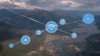 Manzara üzerindeki simgelerle bağlantı ağının animasyonu. Küresel ağlar, bağlantılar, seyahat ve doğa konsepti dijital olarak oluşturulmuş video.
