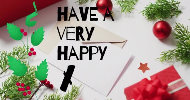 在圣诞节的装饰和信封上 动画有一个非常快乐的圣诞文字 圣诞节 传统和庆祝概念数字制作的录像 — 图库视频影像