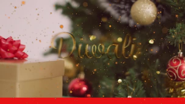 Στο Βίντεο Εμφανίζεται Ένα Χριστουγεννιάτικο Δέντρο Διακοσμημένο Μπιχλιμπίδια Λευκό Φόντο — Αρχείο Βίντεο