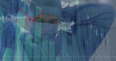 Kafkas erkek doktor üzerinden finansal veri işleme animasyonu. Küresel finansman, ilaç ve dijital arayüz kavramı dijital olarak oluşturulmuş video.