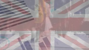 Birleşik Krallık bayrağı üzerinde veri işleme animasyonu. Küresel iş, finans, brexit ve dijital arayüz kavramı dijital olarak oluşturulmuş video.