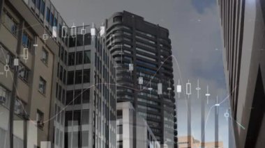 Binalar ve şehir manzarası üzerinden finansal veri işleme animasyonu. Küresel iş, finans ve veri işleme kavramı dijital olarak oluşturulmuş video.