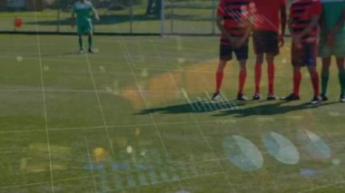 Erkek futbolcunun anormal bir şekilde ters bakışını gösteren istatistiksel veri işleme animasyonu. İş verileri ve spor kavramı