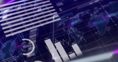 Dünya üzerinde bilgi arayüzü animasyonu ve mavi arkaplan haritası. Dijital olarak oluşturulmuş, hologram, rapor, finans, veritabanı, küreselleşme, iş ve teknoloji kavramı.