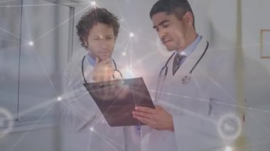 Kafkasyalı iki doktor arasındaki bağlantı ağının animasyonu. Küresel tıp ve bağlantılar konsepti dijital oluşturulmuş video.