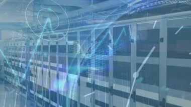 Sunucu odasındaki saatle veri işleme animasyonu. Küresel teknoloji, bilgisayar ve dijital arayüz kavramı dijital olarak oluşturulmuş video.