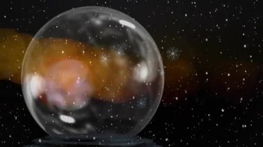 Noel Baba 'nın kızakta, kar yağışı ve Noel' de geyiklerle yaptığı animasyon. Noel, şenlik, kutlama ve gelenek konsepti dijital olarak oluşturuldu.