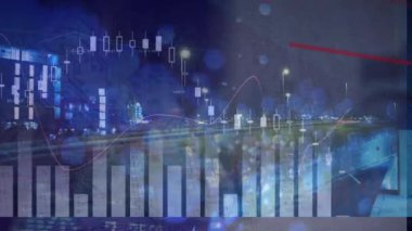 Şehir manzarası üzerinde veri işleme animasyonu. küresel iş ve dijital arayüz kavramı dijital olarak oluşturulmuş video.