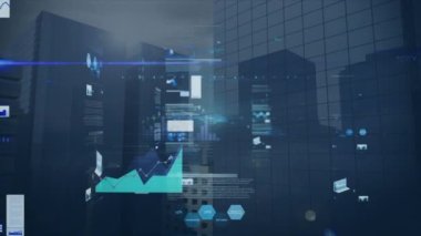 Şehir manzarası üzerinde veri işleme animasyonu. Küresel hesaplama, teknoloji ve dijital arayüz kavramı dijital olarak oluşturulmuş video.