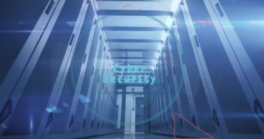 Yuvarlak tarayıcı üzerinden siber güvenlik metninin animasyonu ve sunucu odasına karşı matematiksel denklemler. Siber güvenlik ve iş veri depolama teknolojisi kavramı