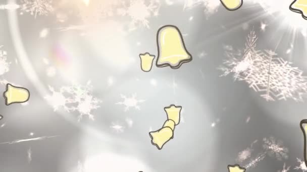 クリスマスの鐘や雪の結晶のアイコンのアニメーションは 灰色の背景に光のスポットに落ちています クリスマスのお祭りとお祝いのコンセプト — ストック動画