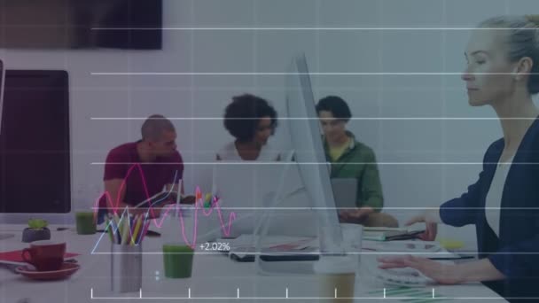 Animación Datos Financieros Gráficos Sobre Diversos Empresarios Que Trabajan Juntos — Vídeos de Stock