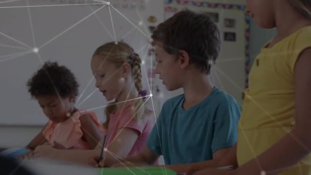 시간에 공부하는 코카서스 소년의 초상화 네트워크 애니메이션 학교와 — 비디오