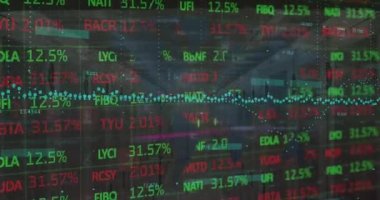 Küresel iş iletişimi ve dijital arayüz teknolojisi kavramı dijital olarak üretilen videoyla gösterilir. Şehir manzarası üzerindeki istatistik ve veri işleme animasyonları konseptin küresel kapsamı için kullanılır..  