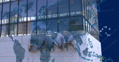 Banka binası üzerinde veri işleme ve dünya haritası animasyonu. Küresel iş, finans ve veri işleme kavramı dijital olarak oluşturulmuş video.