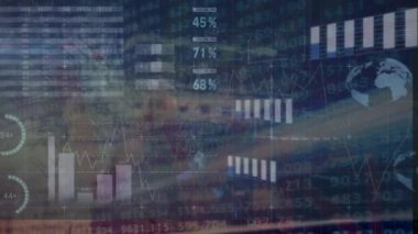 Şekiller üzerinde veri işleme animasyonu. küresel iş ve dijital arayüz kavramı dijital olarak oluşturulmuş video.