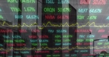 Şehirdeki finansal verilerin ve grafiklerin animasyonu. Küresel iş, şehir hayatı, finans ve ekonomi kavramı dijital olarak oluşturulmuş video.