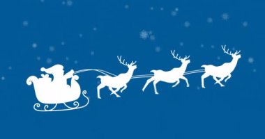 Noel Baba 'nın üzerine düşen kar tanelerinin ren geyikleri tarafından çekilen kızakla canlandırılması. Noel şenliği ve kutlama konsepti