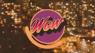 Bulanık gece modern şehir manzarası üzerinde mor çember üzerinde wow metninin animasyonu. Sosyal medya, iletişim ve gelecek konsepti dijital olarak oluşturulmuş video.