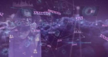 Kafkas kadın animasyonu ve gökyüzünde bulutlarla işlenen veri. Küresel teknoloji, bilgisayar ve dijital arayüz kavramı dijital olarak oluşturulmuş video.