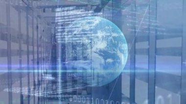 Sunucu odasında dünya ile veri işleme animasyonu. Küresel teknoloji, bilgisayar ve dijital arayüz kavramı dijital olarak oluşturulmuş video.
