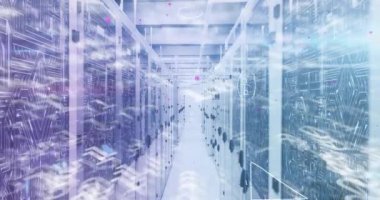 Mor bir arkaplan üzerinde ikili kodlama veri işleme dijital animasyonu, bilgisayar güvenliği teknolojisi kavramını, yeşil arkaplandaki matematik problemlerinin dijital animasyonunu ve veri işlemesini temsil eder. 