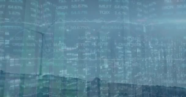 在马赛克广场的屏幕上对旋转的风车进行证券市场数据处理动画 全球经济和可再生能源技术概念 — 图库视频影像