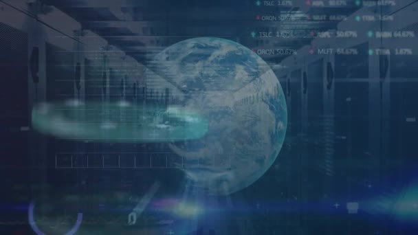 サーバールーム上のチップと地球上での金融データ処理のアニメーション グローバル金融 コンピューティング デジタルインターフェースの概念デジタル生成されたビデオ — ストック動画