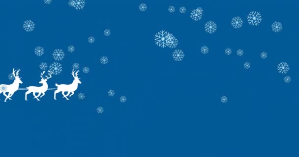 雪橇上的桑塔爪的动画 驯鹿在雪地上的蓝色背景 圣诞节 庆祝和节日概念数字制作的视频 — 图库视频影像