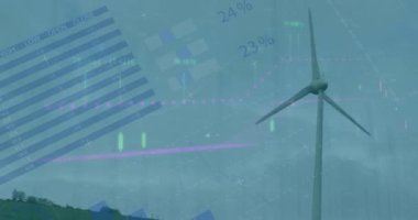 Çoklu grafik, harita ve veritabanı animasyonu temiz gökyüzüne karşı düşük açılı yel değirmeni görüntüsü. Dijital bileşik, çoklu maruz kalma, rapor, sürdürülebilir enerji, güç üretimi ve teknoloji.