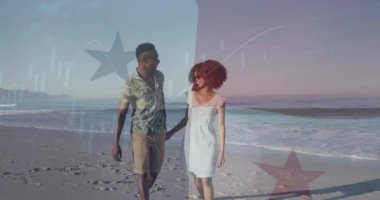 Sahildeki Afro-Amerikan çift üzerinde finansal veri işleme ve panama bayrağı animasyonu. Küresel finansman, iş ve dijital arayüz kavramı dijital olarak oluşturulmuş video.