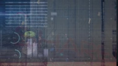Elma üzerinde veri işleme animasyonu. Küresel iş ve dijital arayüz kavramı dijital olarak oluşturulmuş video.