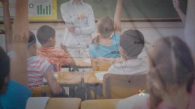 Okuldaki çeşitli öğretmen ve öğrenciler üzerine dijital ekranın animasyonu. Okul, eğitim dijital olarak üretilen bir teknoloji konsepti..