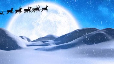 Kış manzarası boyunca Noel Baba 'nın üzerine ren geyiğiyle kar yağan animasyon. Noel, gelenek ve kutlama konsepti dijital olarak oluşturuldu.