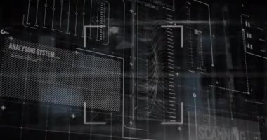 Siyah arkaplana karşı bilgi arayüzü üzerinden görüntü bulucu ve programlama dilinin animasyonu. Dijital olarak oluşturulmuş, hologram, rapor, finans, kodlama, makine öğrenme ve teknoloji kavramı.