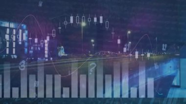 Şehir manzarası üzerinde veri işleme animasyonu. küresel iş ve dijital arayüz kavramı dijital olarak oluşturulmuş video.