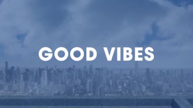 Mavi gökyüzü ve şehir manzarası üzerinde beyaz metnin canlandırması. Sosyal medya, video oyunu, iletişim ve geçmişe dönük gelecek kavramı dijital olarak oluşturuldu.