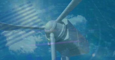 Bulutlu gökyüzüne karşı dönen yel değirmenine karşı bilgi arayüzü animasyonu. Dijital bileşik, çoklu pozlama, rapor, finans, iş, sürdürülebilir enerji, güç üretimi ve teknoloji.