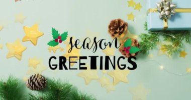 Hediyeler ve dekorasyonlar üzerine yazılar ve yıldızların animasyonu. Noel, gelenek ve kutlama konsepti dijital olarak oluşturuldu.