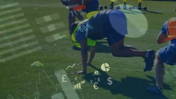 Animatie Van Statistische Gegevensverwerking Diverse Mannelijke Voetballers Training Sportgebied Bedrijfsgegevens — Stockvideo
