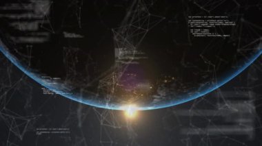 Dünya üzerinde bilgisayar veri işleme animasyonu. Küresel konsept dijital olarak üretilmiş video. Küresel hesaplama, dijital arayüz ve veri işleme kavramı dijital olarak oluşturulmuş video.