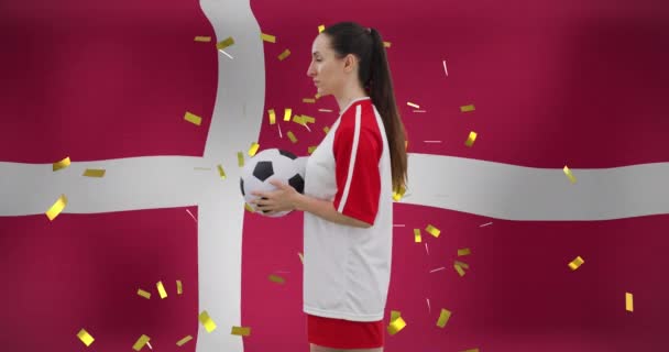 Danimarka Bayrağı Üzerinde Beyaz Kadın Futbolcu Animasyonu Küresel Spor Vatanseverlik — Stok video